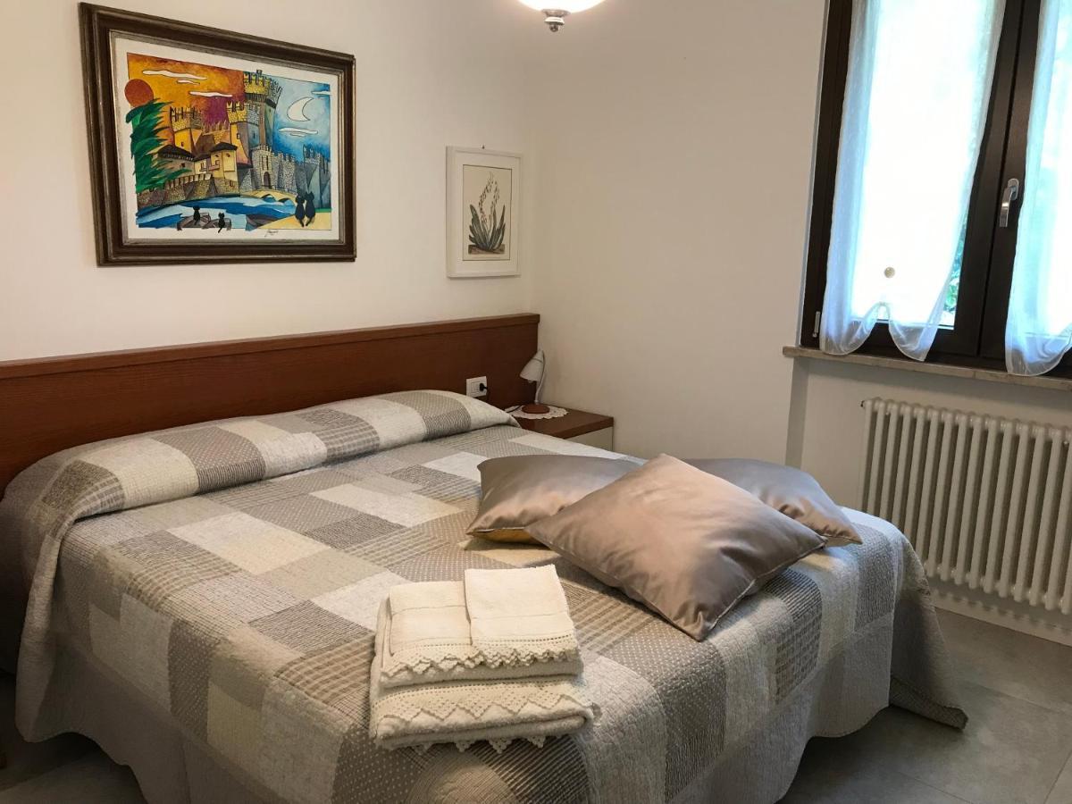 Casa Mary Due - Trilocale Con Giardino Privato A Due Passi Dal Lago Sirmione Exterior foto
